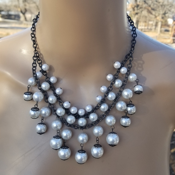 Vintage Jewelry - VINTAGE TIERED CHANDELIER STYLE FAUX PEARL NECKLACE